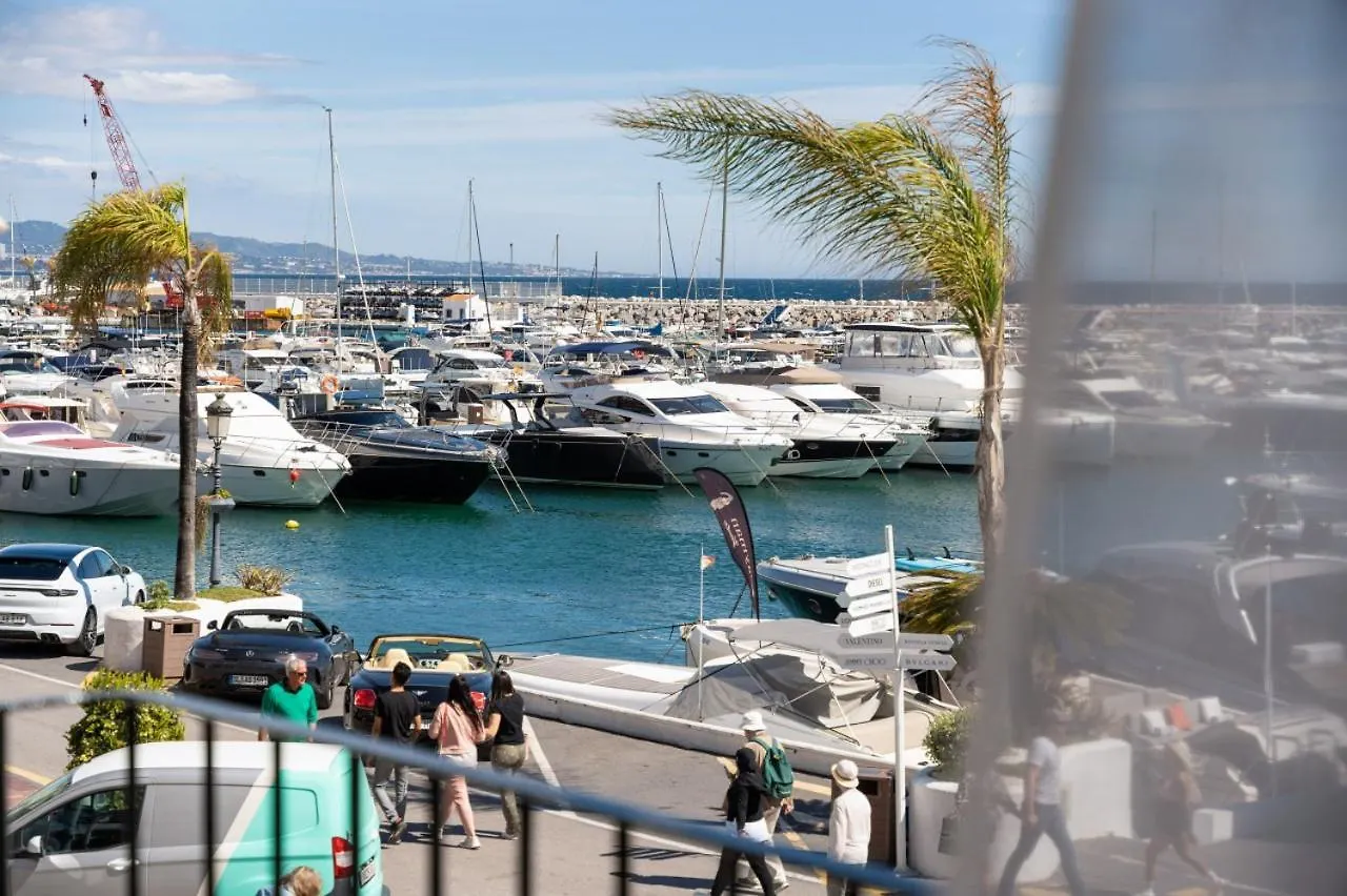 2 Bedroomed Apartment In Puerto Banus, Marbella 0*,